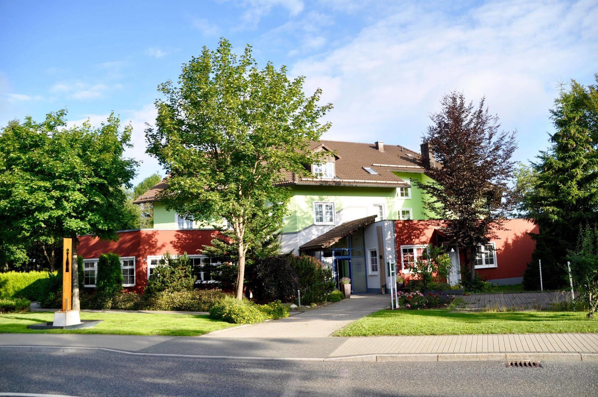 נויהאוס אם רנווג Rennsteighotel Herrnberger Hof מראה חיצוני תמונה